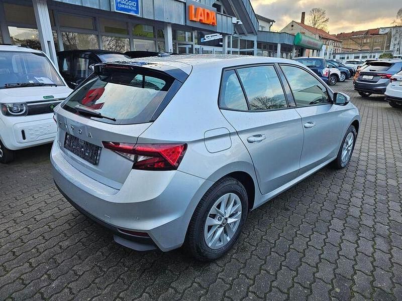 Neu Skoda Fabia 95 PS (69 kW) 2025 Brillantsilber metallic Limousine