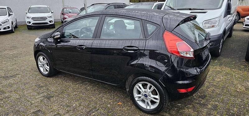 Gebraucht Ford Fiesta Celebration 75 PS (55 kW) 2017 Irdiumschwarz Kleinwagen
