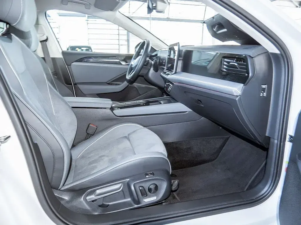 Gebraucht VW Passat Business 150 PS (110 kW) 2025 Weiss / pure white Kombi