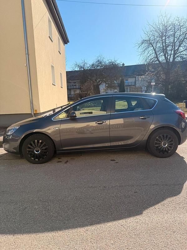 Gebraucht Opel Astra 150 PS (110 kW) 2010 Grau Limousine