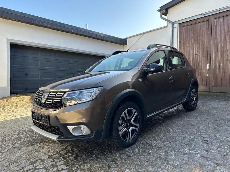 Gebraucht Dacia Sandero Stepway 90 PS (66 kW) 2018 Braun Limousine