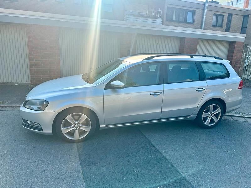 Gebraucht VW Passat 105 PS (77 kW) 2011 Silber Kombi