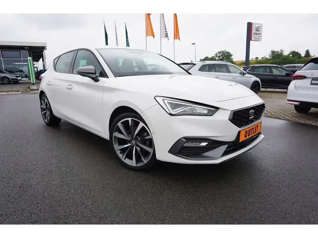 Gebraucht Seat Leon FR 131 PS (96 kW) 2024 Candy weiss Limousine