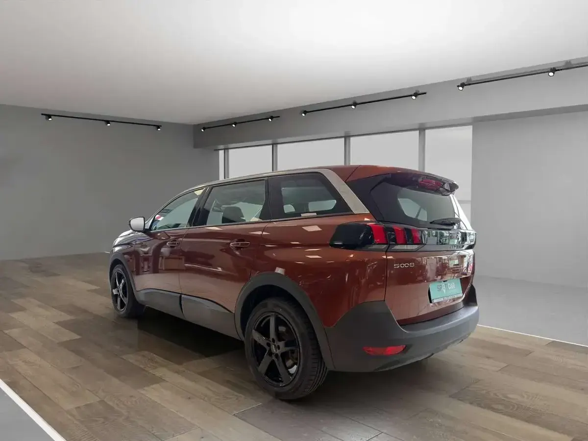 Gebraucht Peugeot 5008 Active 131 PS (96 kW) 2022 Braun SUV