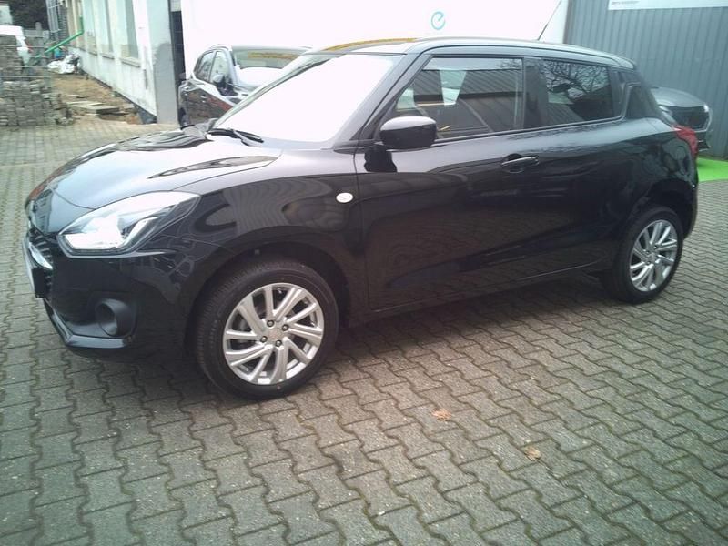 Gebraucht Suzuki Swift Comfort 83 PS (61 kW) 2023 Schwarz Limousine