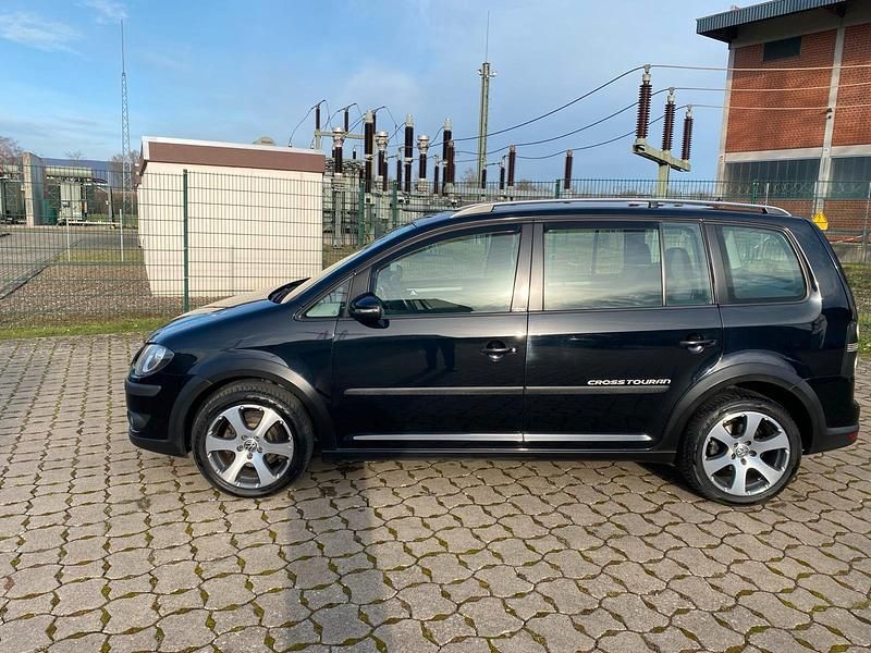 Gebraucht VW Touran Cross 105 PS (77 kW) 2010 Schwarz Van / Kleinbus