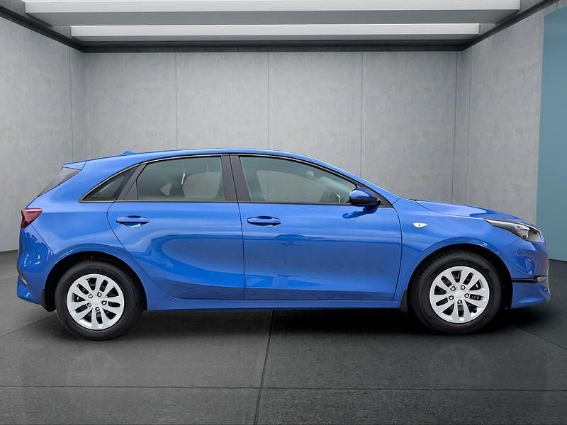 Blau Neu 2025 Kia Ceed Kleinwagen | 25.149 € (Guter Preis) - Bild 1/4