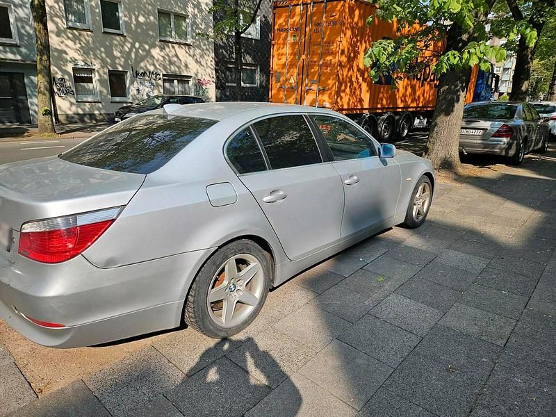 Second-hand BMW 525 177 CP (130 kW) 2005 Argintiu Berlinǎ