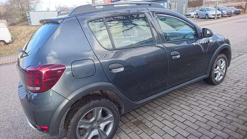 Gebraucht Dacia Sandero Stepway 90 PS (66 kW) 2017 Grau Limousine