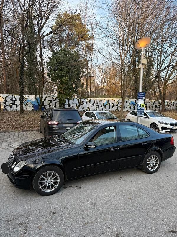 Gebraucht Mercedes E200 136 PS (100 kW) 2009 Schwarz Limousine