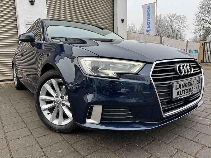 Cosmos blue, metallic Gebraucht 2017 Audi A3 Sport Kleinwagen | 11.900 € (Fairer Preis) - Bild 1/4