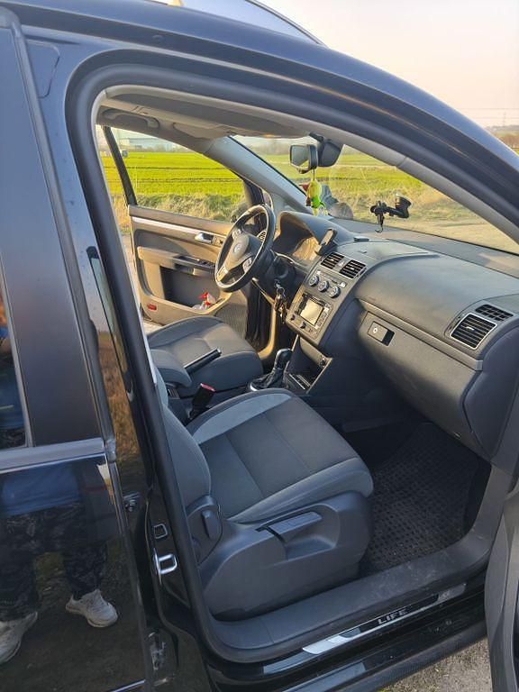 Gebraucht VW Touran Life 140 PS (102 kW) 2013 Schwarz Van / Kleinbus