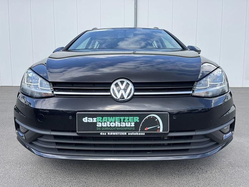 Gebraucht VW Golf VII 116 PS (85 kW) 2020 Deep black Kombi