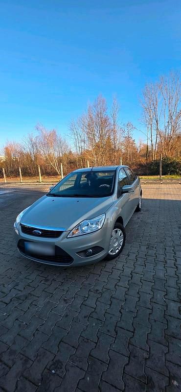 Gebraucht Ford Focus 101 PS (74 kW) 2009 Silber Limousine