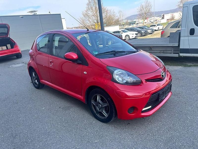 Gebraucht Toyota Aygo Cool 68 PS (50 kW) 2014 Rot Kleinwagen