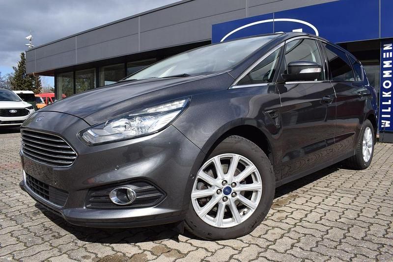 Gebraucht Ford S-MAX Titanium 160 PS (117 kW) 2017 Magneticgrau metallic Van / Kleinbus