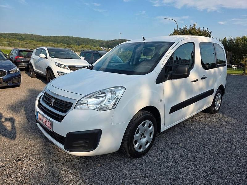 Gebraucht 2017 Peugeot Partner Tepee Active Van / Kleinbus | 12.990 € (Fairer Preis) - Bild 1/4