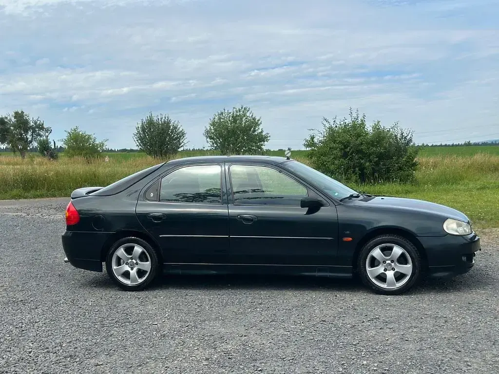 Gebraucht Ford Mondeo Ghia 170 PS (125 kW) 1998 Grün Limousine
