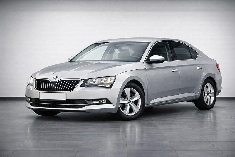 Gebraucht Skoda Superb 120 PS (88 kW) 2018 Silber Limousine