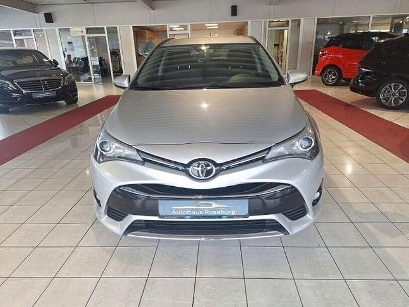 Gebraucht Toyota Avensis Team 147 PS (108 kW) 2018 Silber Kombi
