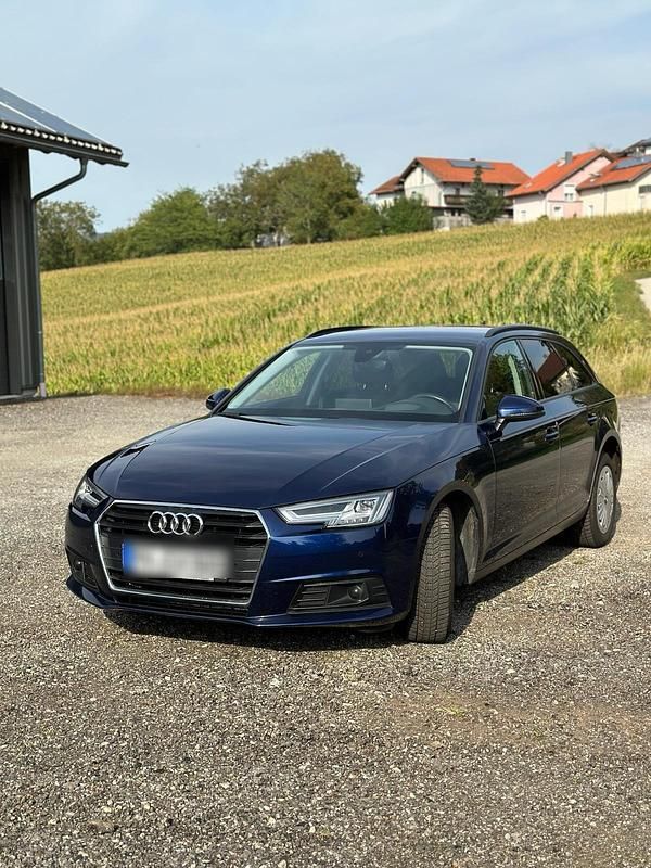 Blau Gebraucht 2019 Audi A4 Kleinwagen | 19.250 € (Fairer Preis) - Bild 1/4