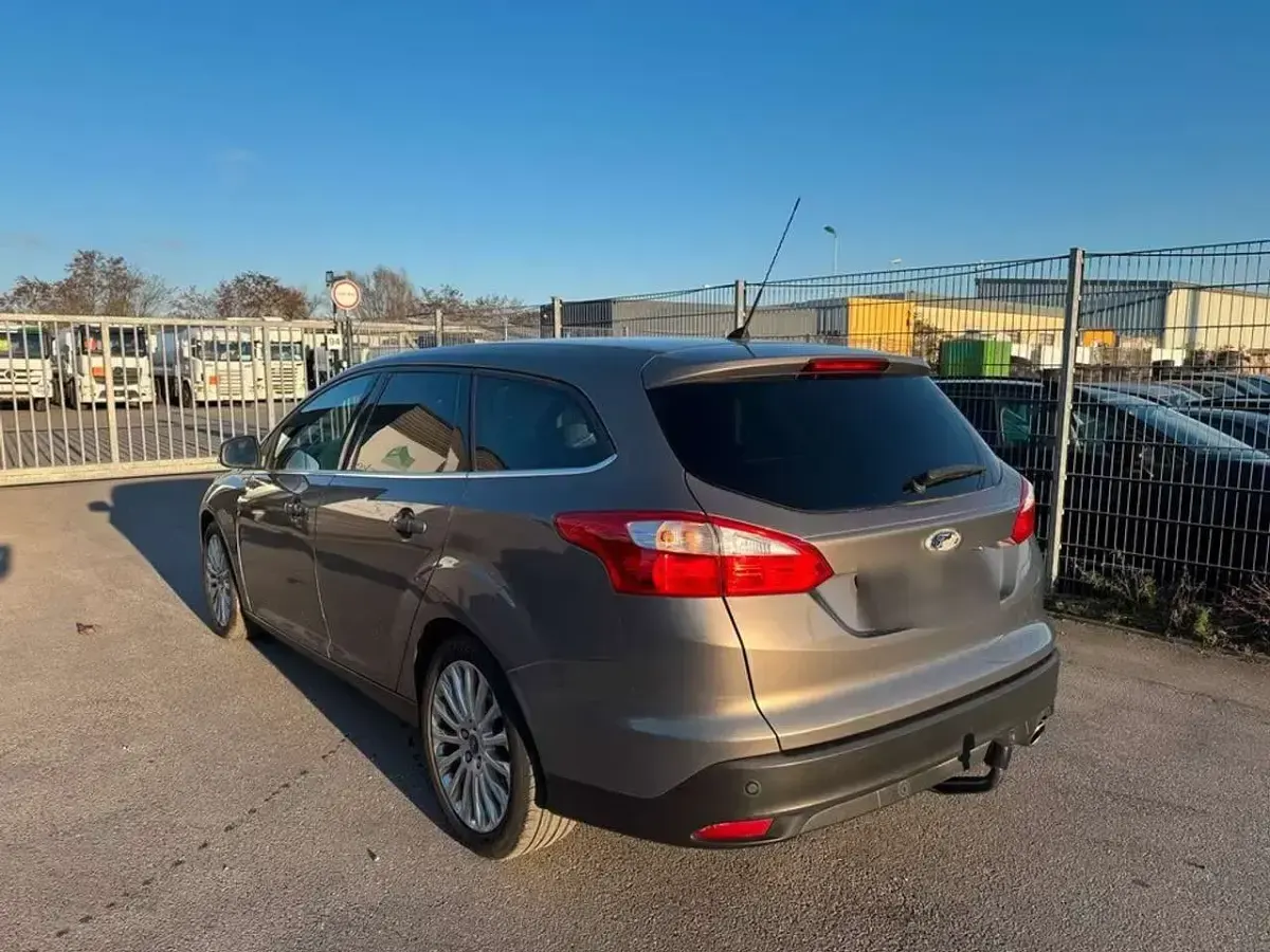 Używany Ford Focus Titanium 150 KM (110 kW) 2011 Szary Kombi