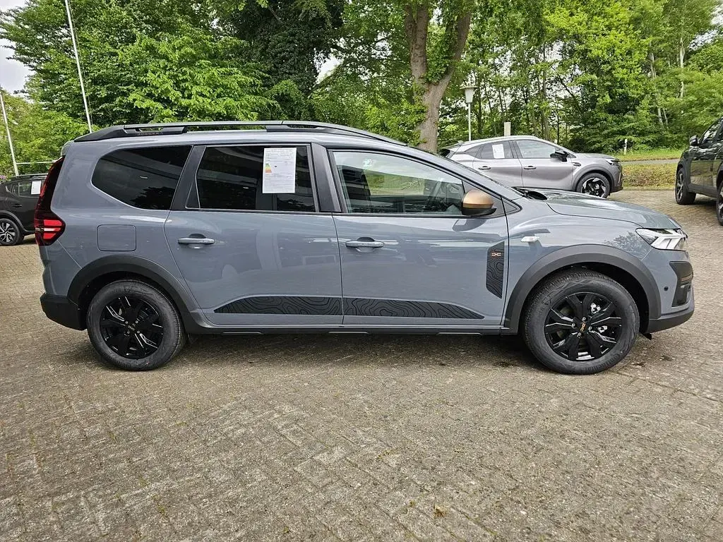Neu Dacia Jogger Extreme 141 PS (103 kW) 2025 Grau Van / Kleinbus