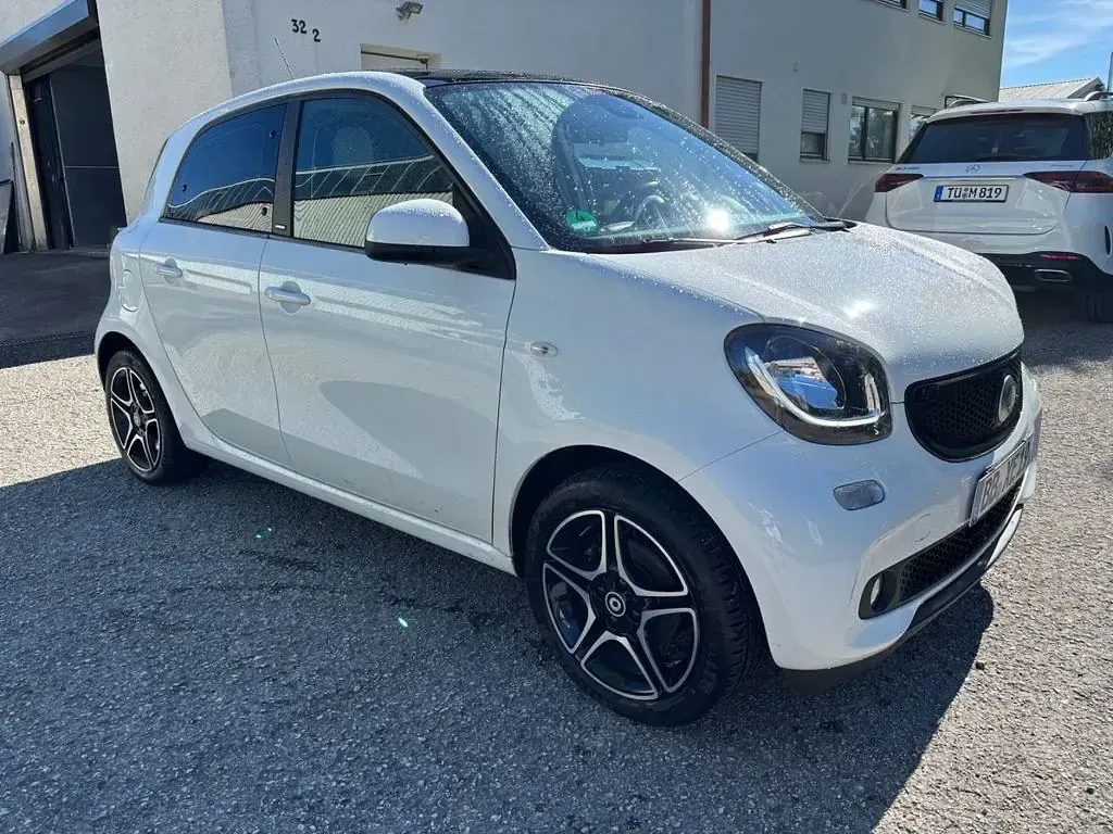Używany Smart ForFour 90 KM (66 kW) 2018 Biały Hatchback