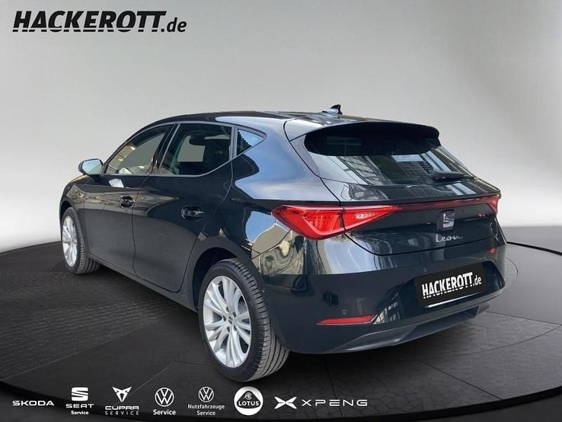 Second-hand Seat Leon Style 150 CP (110 kW) 2024 Negru Berlinǎ