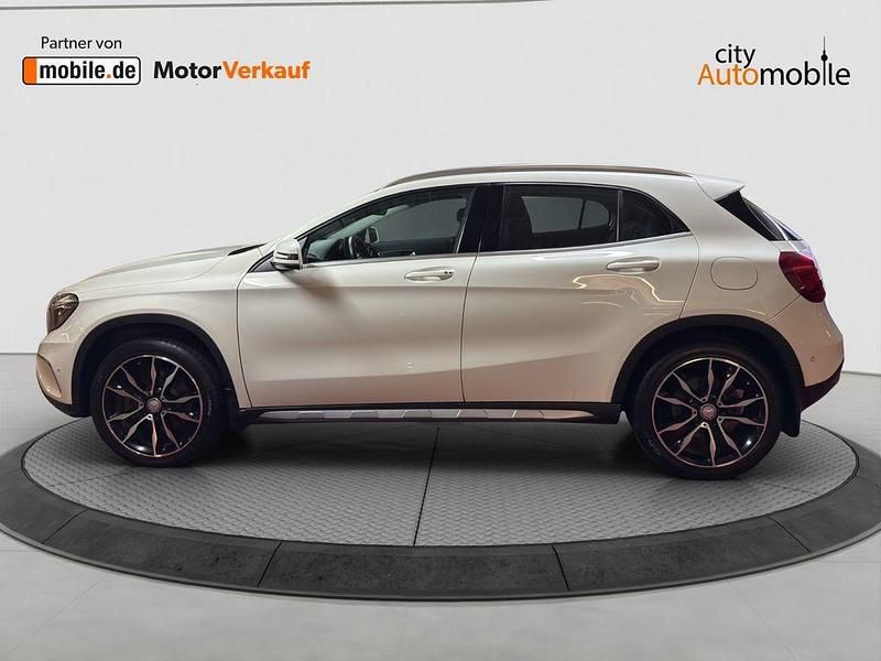 Gebraucht Mercedes GLA250 211 PS (155 kW) 2016 Weiß SUV