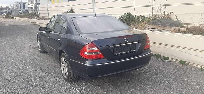 Gebraucht Mercedes E320 224 PS (164 kW) 2005 Smaragdschwarz  metalliclack Limousine