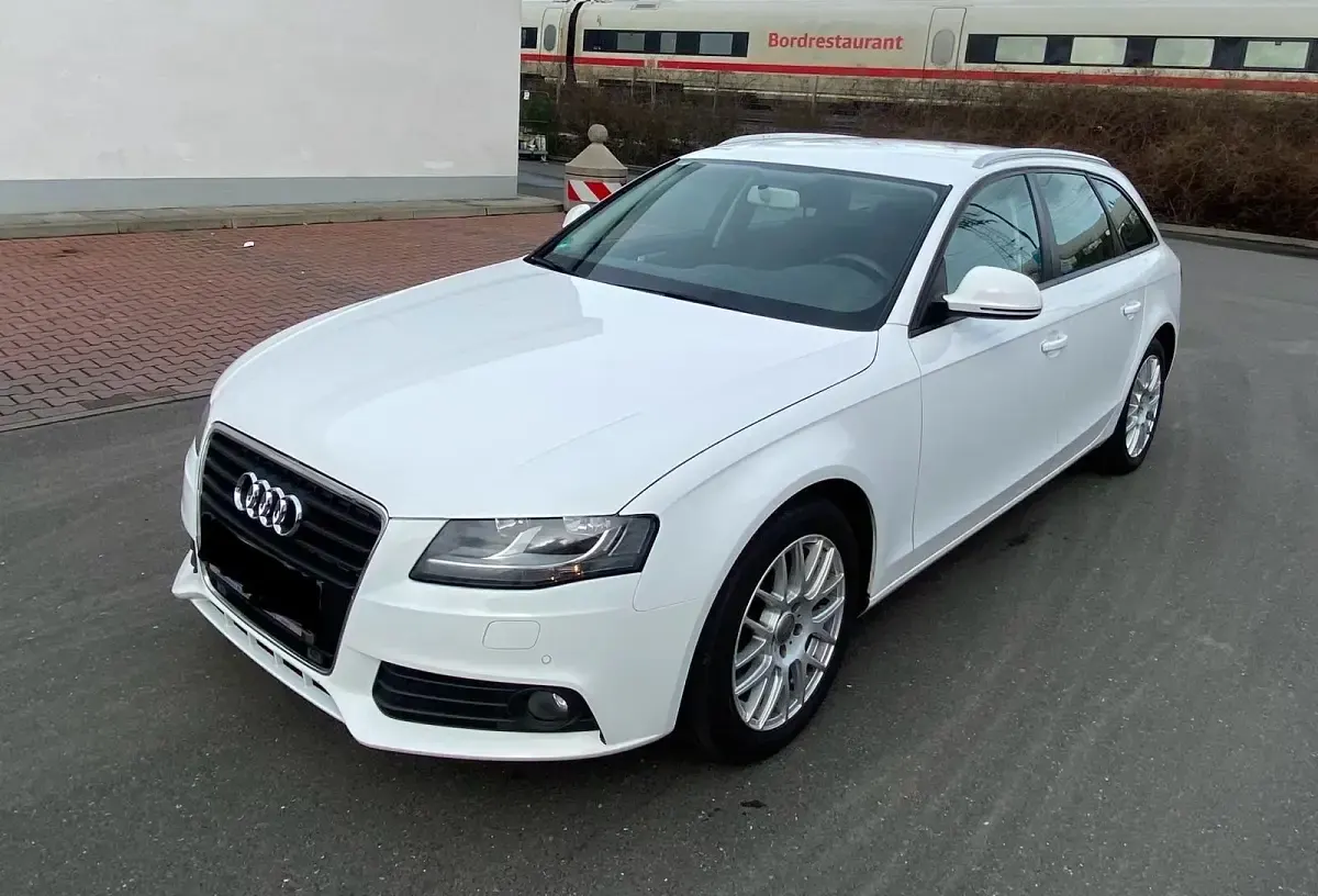 Używany Audi A4 Attraction 160 KM (117 kW) 2008 Biały Kombi
