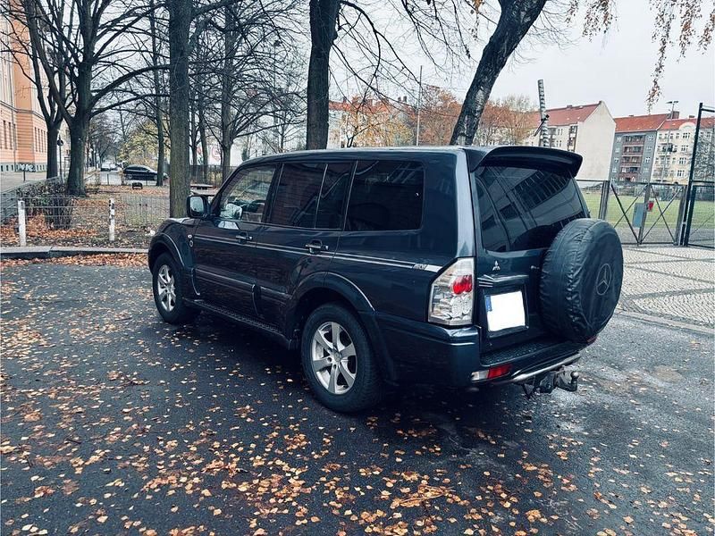 Grau Gebraucht 2007 Mitsubishi Pajero SUV | 6.999 € (Fairer Preis) - Bild 1/4