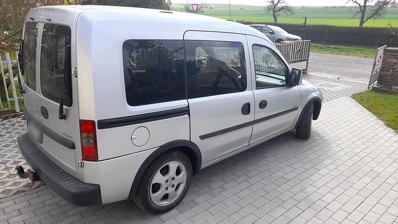 Gebraucht Opel Combo 86 PS (63 kW) 2004 Silber Van / Kleinbus