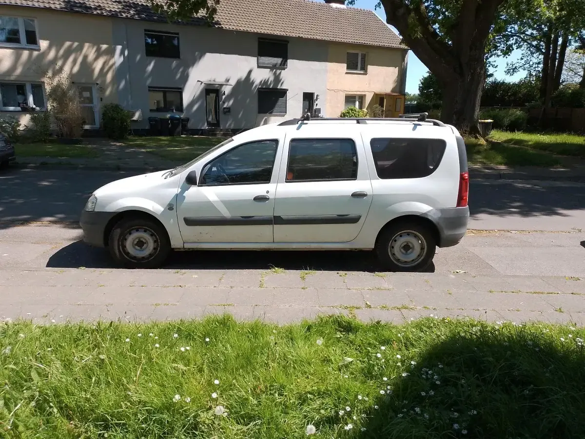 Używany Dacia Logan Basis 75 KM (55 kW) 2010 Biały Kombi