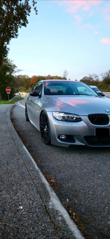 Grau Gebraucht 2006 BMW 335 Shadowline Coupé | 14.999 € (Guter Preis) - Bild 1/4