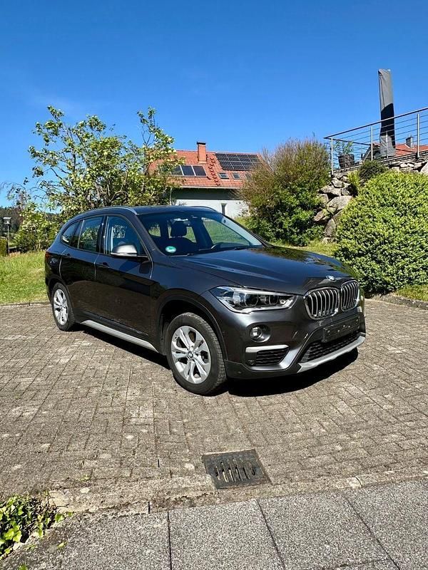 Grau Gebraucht 2016 BMW X1 xLine SUV | 18.400 € (Guter Preis) - Bild 1/4