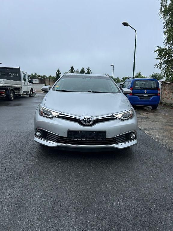 Grau Gebraucht 2016 Toyota Auris Limousine | 8.500 € (Guter Preis) - Bild 1/4