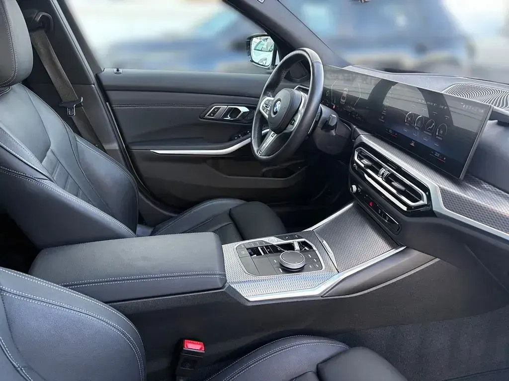 Gebraucht BMW 330 M Sport 286 PS (210 kW) 2023 Mineralweiß metallic Limousine