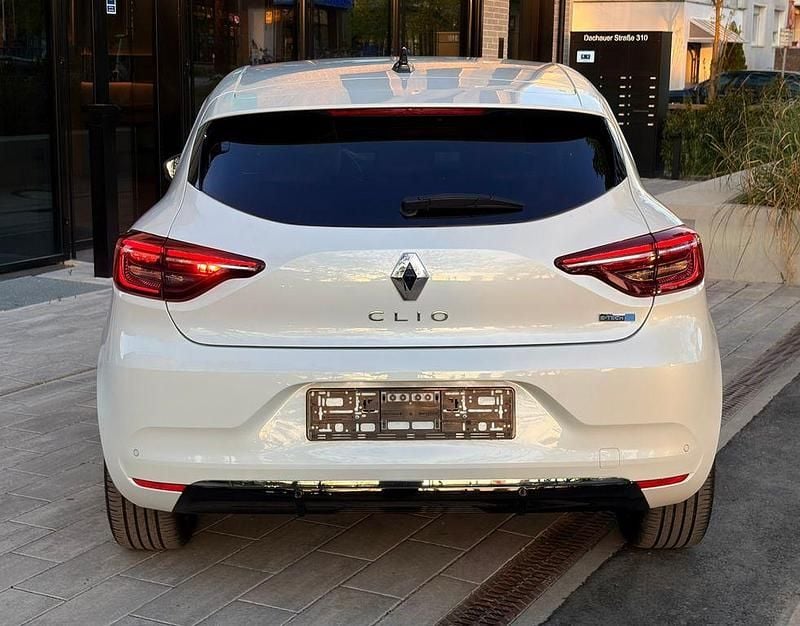 Gebraucht Renault Clio V Initiale 140 PS (102 kW) 2021 Weiß Limousine