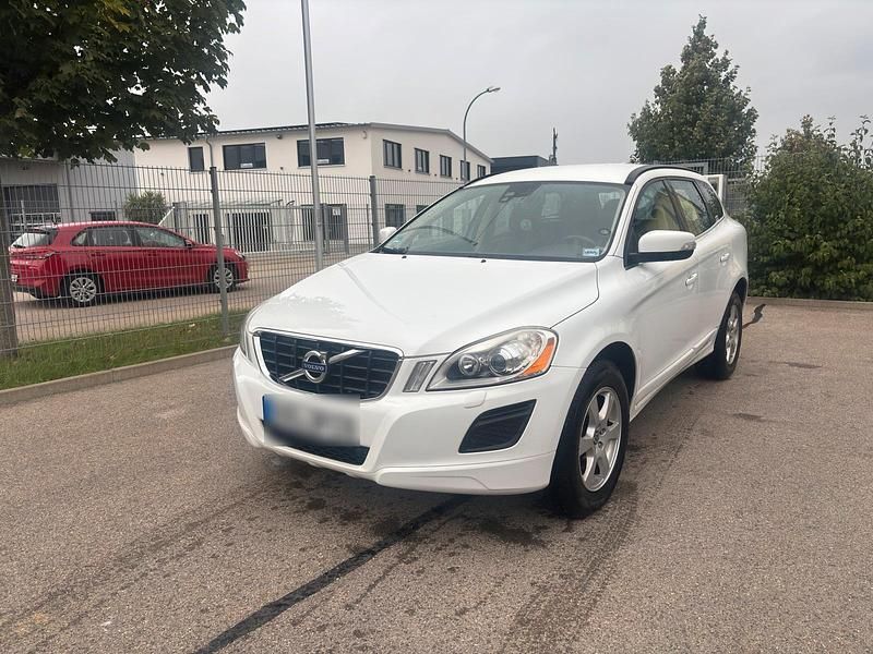 Weiß Gebraucht 2011 Volvo XC60 SUV | 10.300 € - Bild 1/4