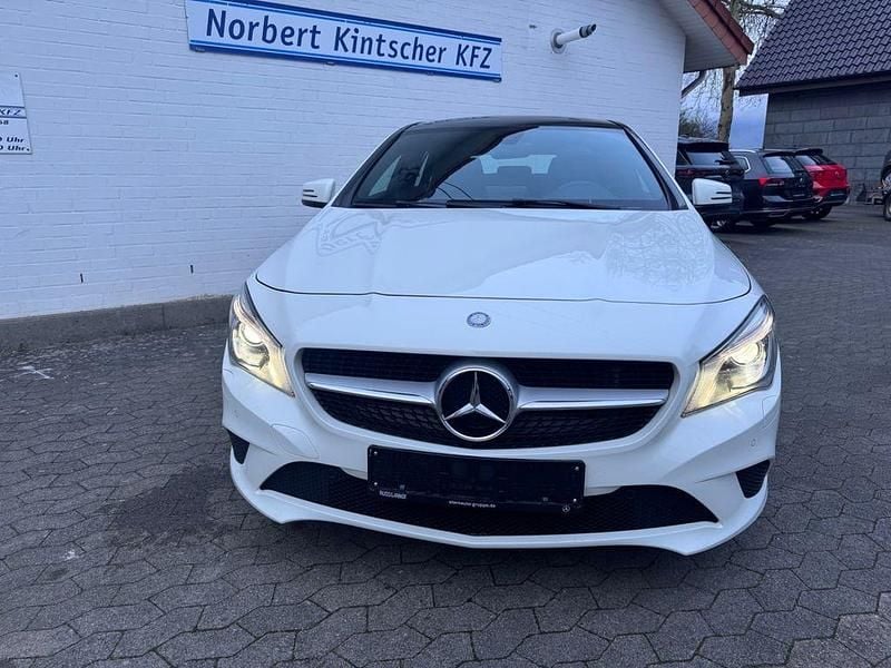 Gebraucht Mercedes CLA180 Shooting Brake Urban 122 PS (89 kW) 2016 Weiß Kombi