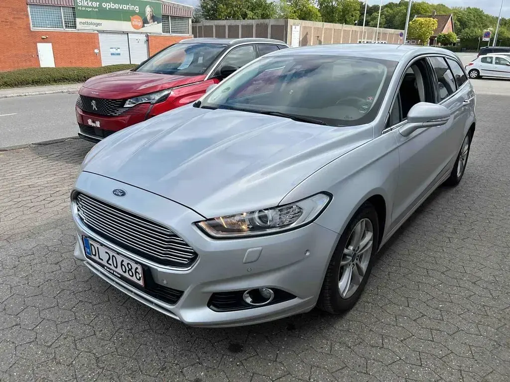 Gebraucht Ford Mondeo Titanium 160 PS (117 kW) 2015 Grau Limousine