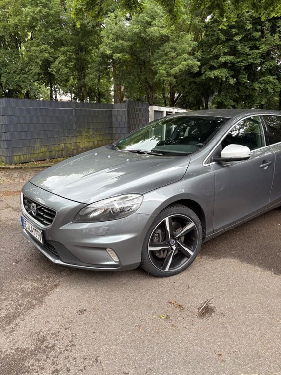 Silber Gebraucht 2015 Volvo V40 R-Design Kombi | 13.400 € (Etwas zu teuer) - Bild 1/4