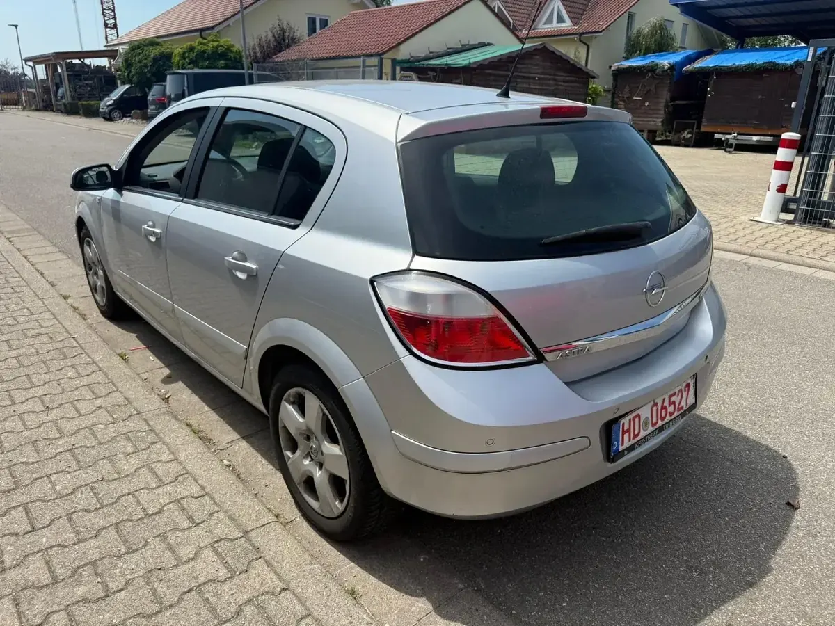 Gebraucht Opel Astra 125 PS (91 kW) 2005 Silber Limousine