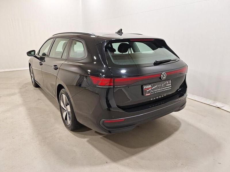 Gebraucht VW Passat 150 PS (110 kW) 2024 Grenadillschwarz metallic Kombi