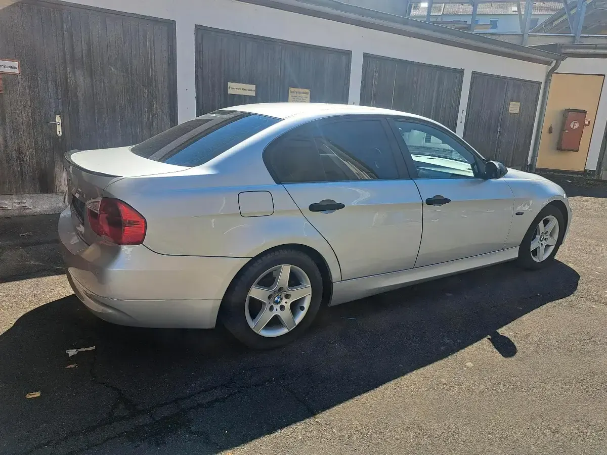 Używany BMW 320 150 KM (110 kW) 2005 Srebrny Sedan/Limuzyna