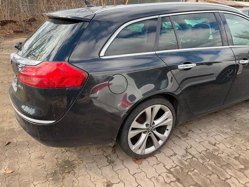 Gebraucht Opel Insignia 160 PS (117 kW) 2011 Schwarz Kombi