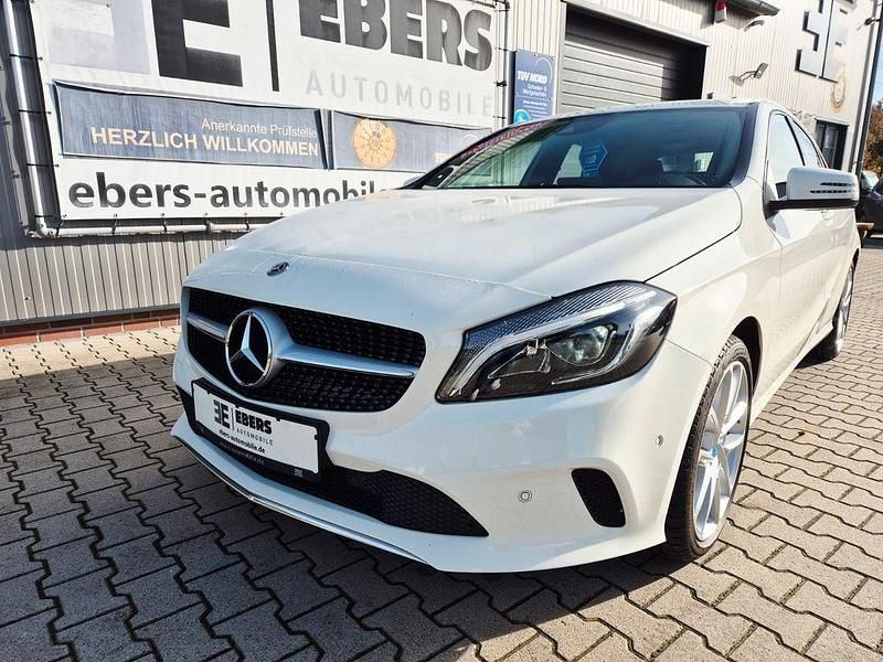 Weiß Gebraucht 2017 Mercedes A180 Limousine | 16.475 € (Fairer Preis) - Bild 1/4