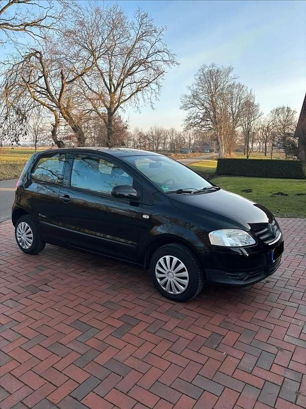 Gebraucht VW Fox 54 PS (39 kW) 2008 Schwarz Kleinwagen
